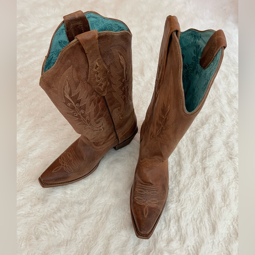 Corral women’s brown cowboy boots style C1928 size 8